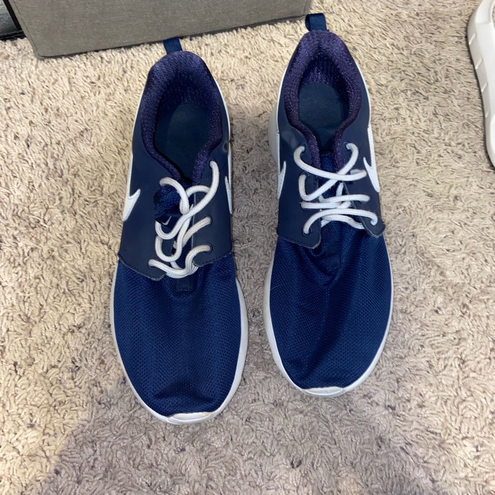 Nike roshe navy blue womens size 9 or youth size 7